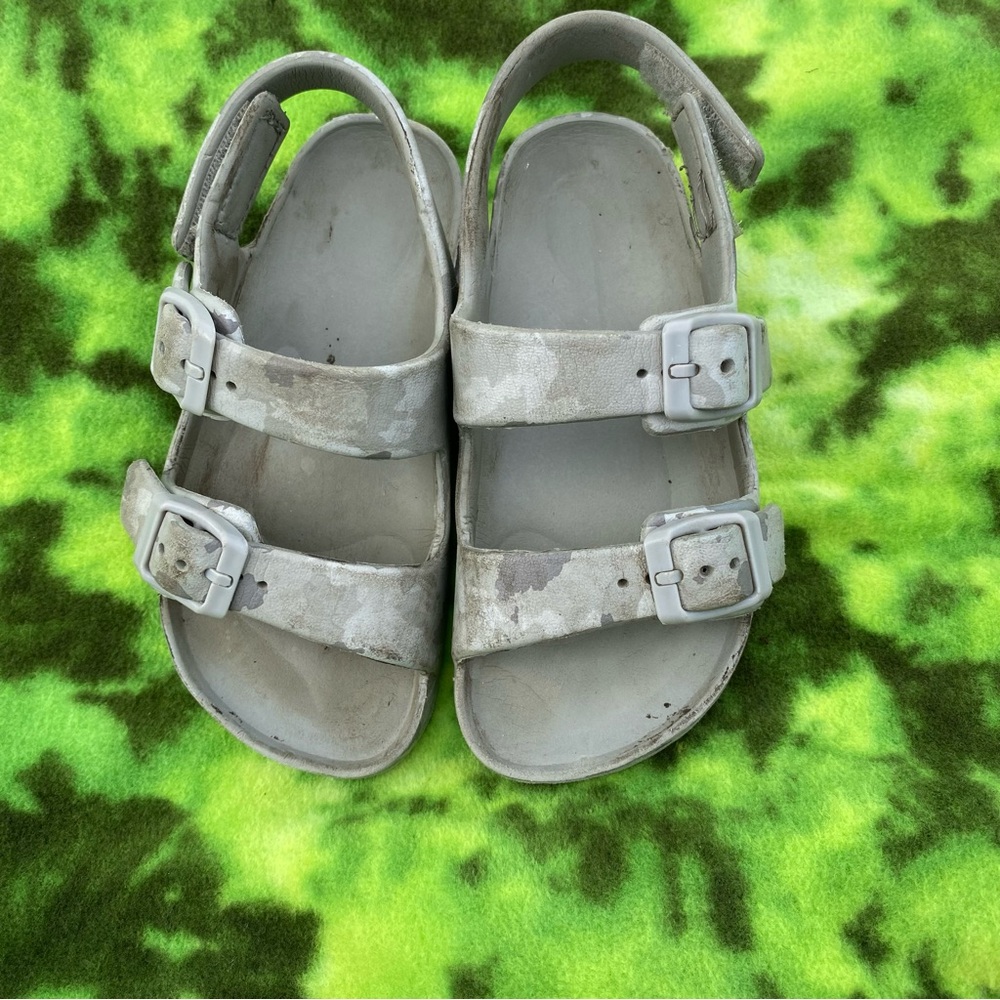 Toddler Sandals in Gray Camo